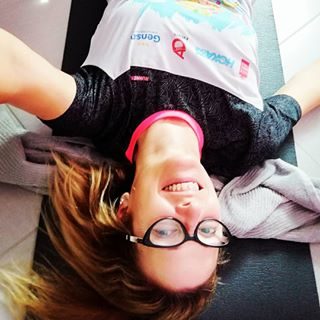 Lo Sport visto da terra
Cambiare le prospettive e non mollare😃
C'è chi preferisce allenarsi in palestra e chi all'aperto....
Ora sicuramente preferiamo tutti allenarci a casa propria (c'è poco da scegliere)
Ma non avete idea online quanti video ci sono per esercizi di tutti i tipi.
Non basta una vita per vederli tutti...ma quanti insegnanti di home fitness ci sono????
Io ho scelto seguo Michelle Hunziker e il suo Iron Ciapet home edition simpaticissima
Mi diverto e Voi?
Accetto consigli
.
.
#iorestoacasa
#homefitness #losportvistodaterra #ironciapet