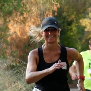 A spasso con la Roby
Ore 6.00 A.M.

Buongiorno niente è più energizzante di una bella camminata la mattina presto.

Camminare di mattina all'aria aperta, permette di esporsi alla luce naturale e respirare aria fresca.
Questo fa sì che si attiva la nostra mente e si predispone in maniera positiva agli impegni della giornata.
Ora sono carica, per organizzare le uscite di Walking and the City.
Dal 1 Giugno ripartiamo siete pronti?
#camminarefabene
#camminaresetipiacecipiaci
#escoafare10000passiconlaroby
#walkingthecity #walkingday #fitnesswomen #fitnesslover #strongwomen #fitnessmotivation